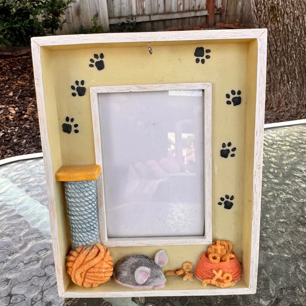 VTG 3D Cute Cat Paw Print Mouse Yarn Picture 3x5 Frame Whimsical Decor